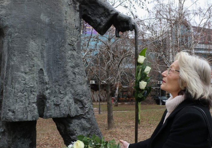 Položen venac na spomenik Branislavu Nušiću povodom godišnjice smrti