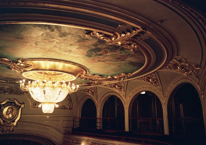 Народно позориште наставља извођење драмског репертоара на сценама београдских позоришта