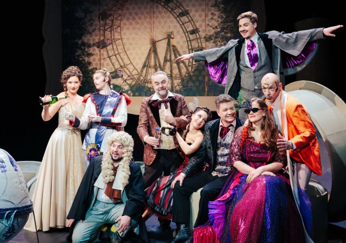 Пет извођења „Слепог миша“ у оквиру ,,Празничног репертоара“