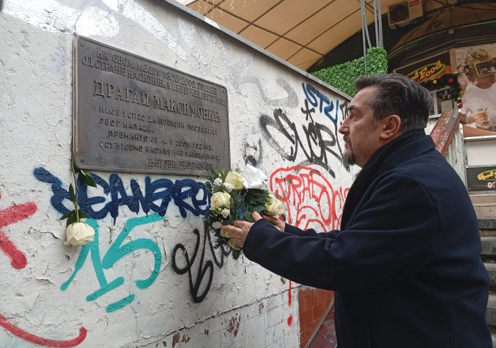 Уметнички директор Драме Зоран Стефановић положио венац на спомен-плочу првака Драме Драгана Максимовића